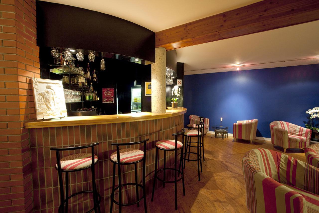 Logis Hotel Restaurant La Tour Dunieres ภายนอก รูปภาพ