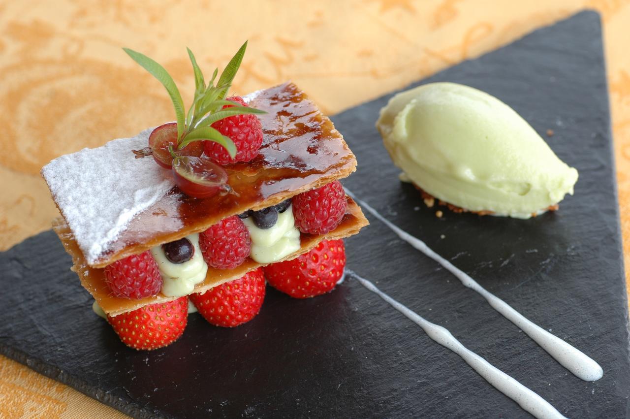 Logis Hotel Restaurant La Tour Dunieres ภายนอก รูปภาพ