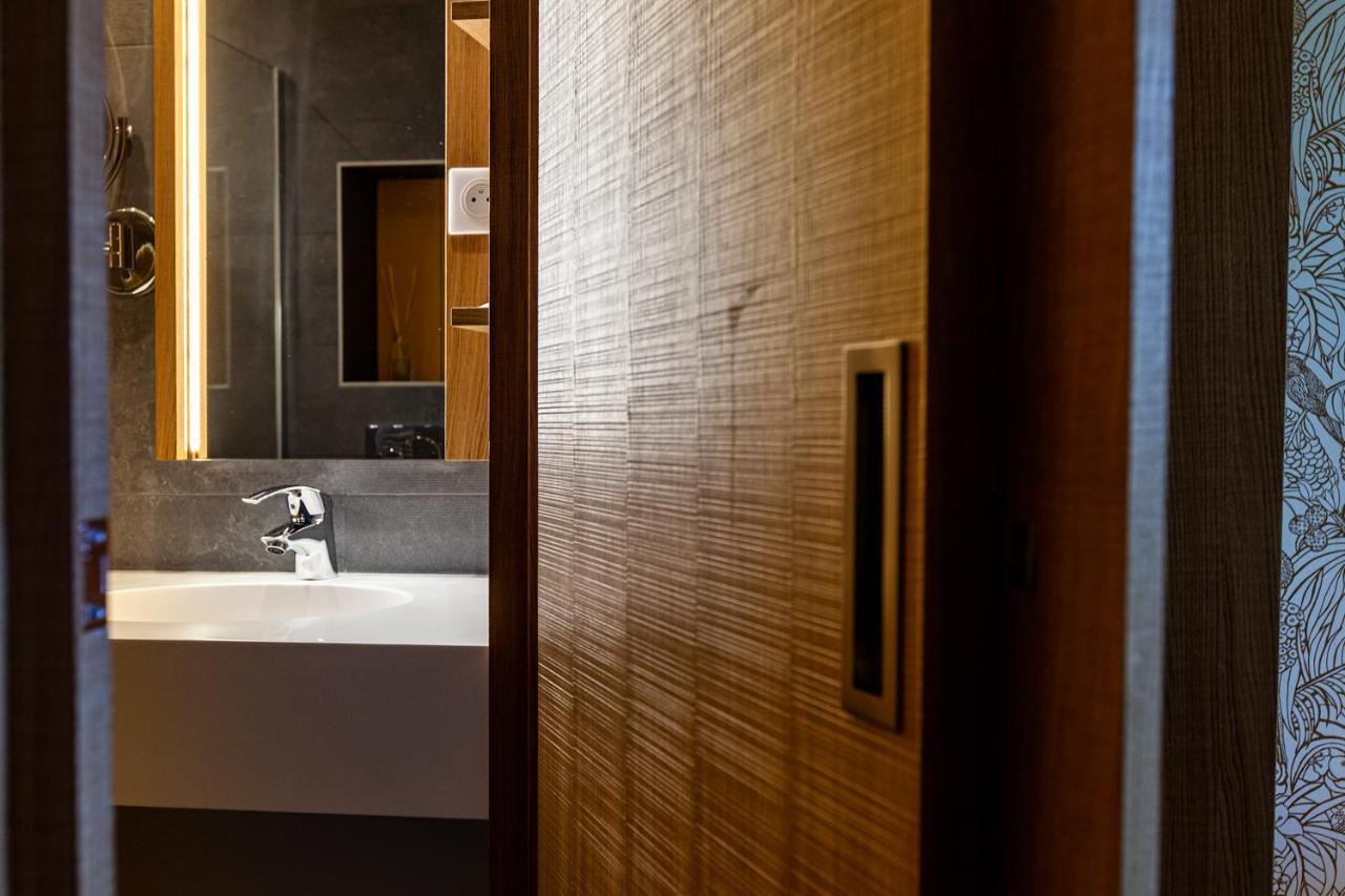 Logis Hotel Restaurant La Tour Dunieres ภายนอก รูปภาพ