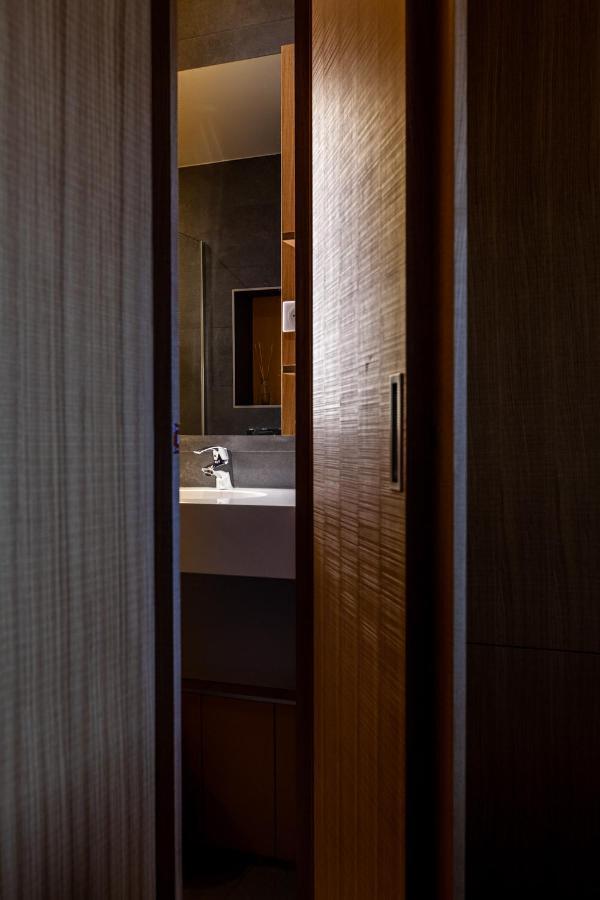 Logis Hotel Restaurant La Tour Dunieres ภายนอก รูปภาพ
